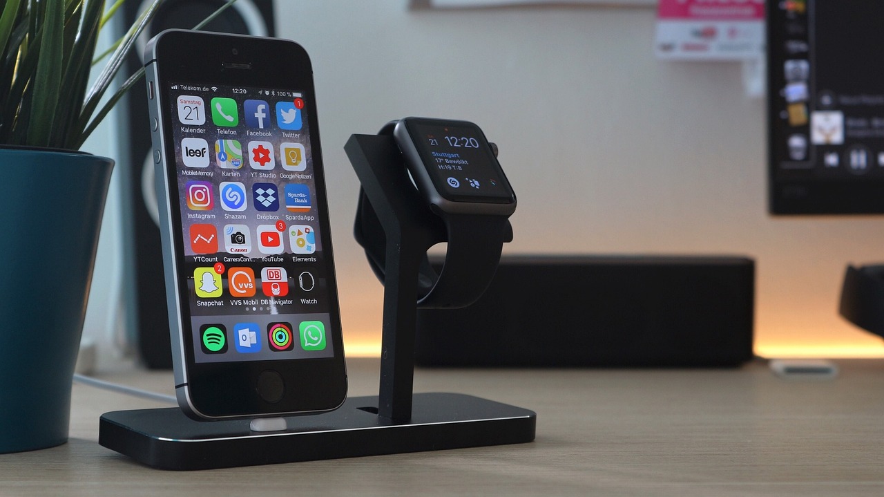 Jak spárovat Apple Watch s iPhonem?